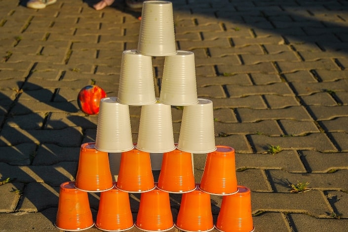 a stack of plastic cups