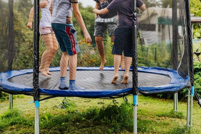 Friends on a trampoline - Trampoline games